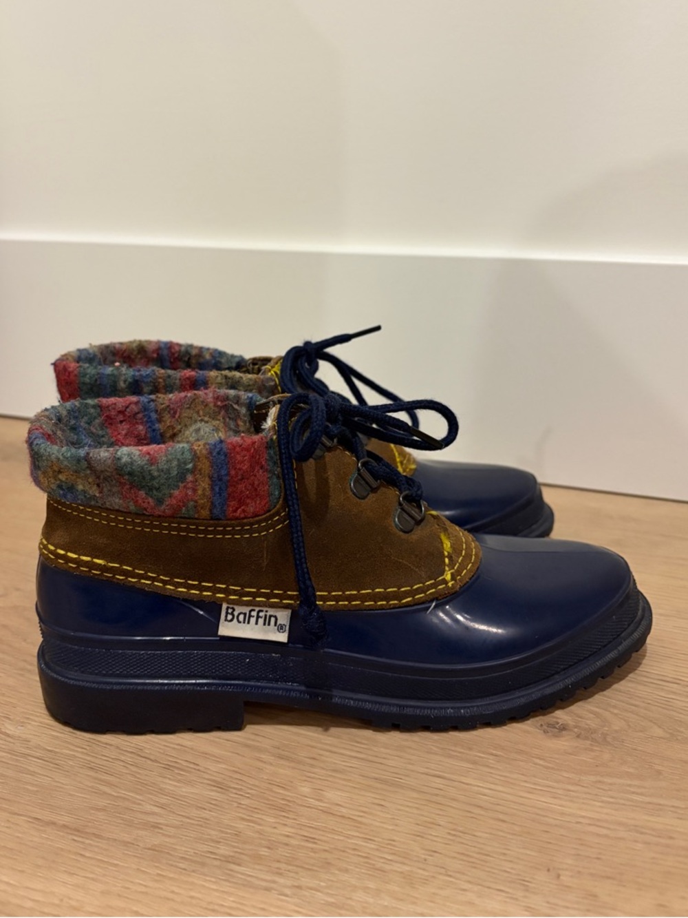 Vintage Baffin Navy and Brown Ankle Duck Boots with Patterned Knit Cuff Size 7